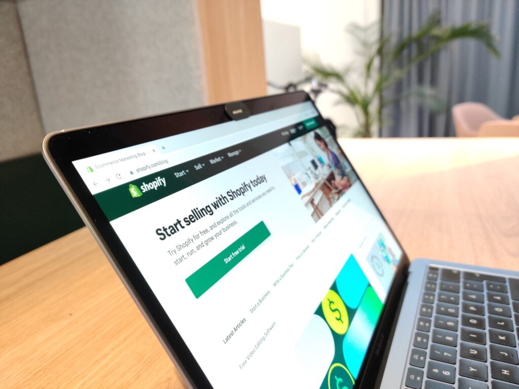 Mastering-E-Commerce-Success-A-Comprehensive-Shopify-SEO-Guide-001